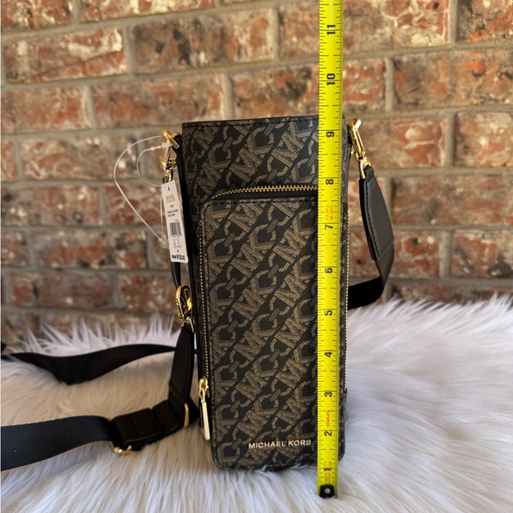 Michael Kors Elegant Black and Brown Crossbody Bag with Geometric Pattern - Picture 8 of 9